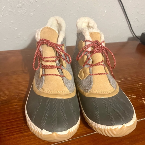 Women’s Sorel Out N About Plus Boots - Picture 2 of 3